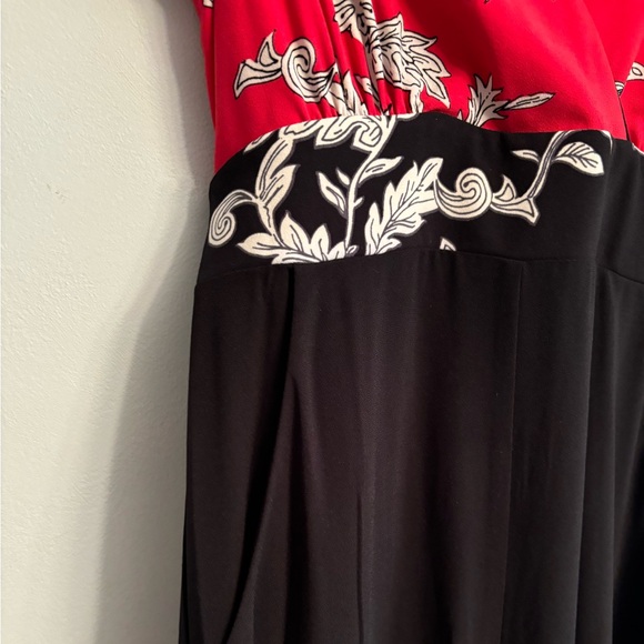 NWT Gabby Skye Floral Jumpsuit - Picture 3 of 11